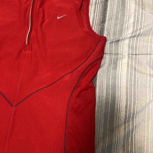 Nike athletic fit dry sleeveless top size small red 3M reflective hits - Picture 11 of 16